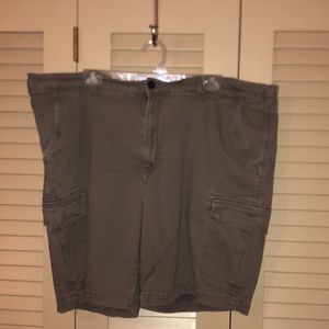 Mens 44 inch Croft & Barrow olive / brown cargo shorts
